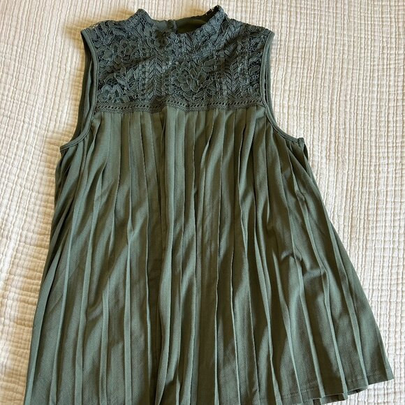 Green Pleated Sleeveless Top - Picture 1 of 2